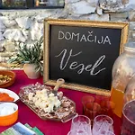 Nyaraló Domacija Vesel